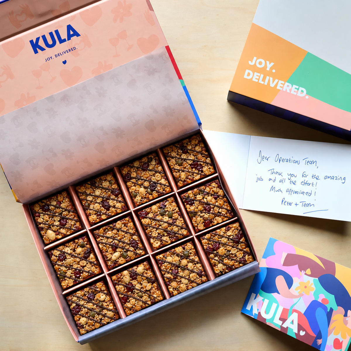 12 vegane Granola Bars mit dunkler Schokolade in der KULA Geschenkbox